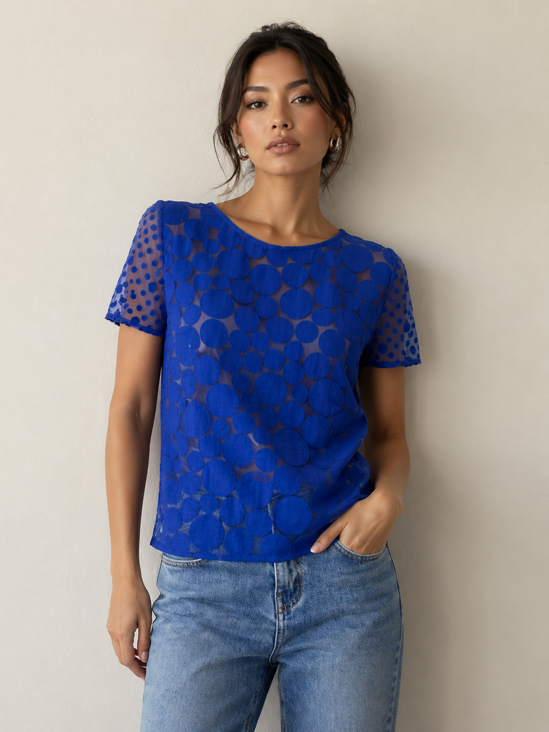Blusa azul translúcida con textura circular Woman&Now (2)
