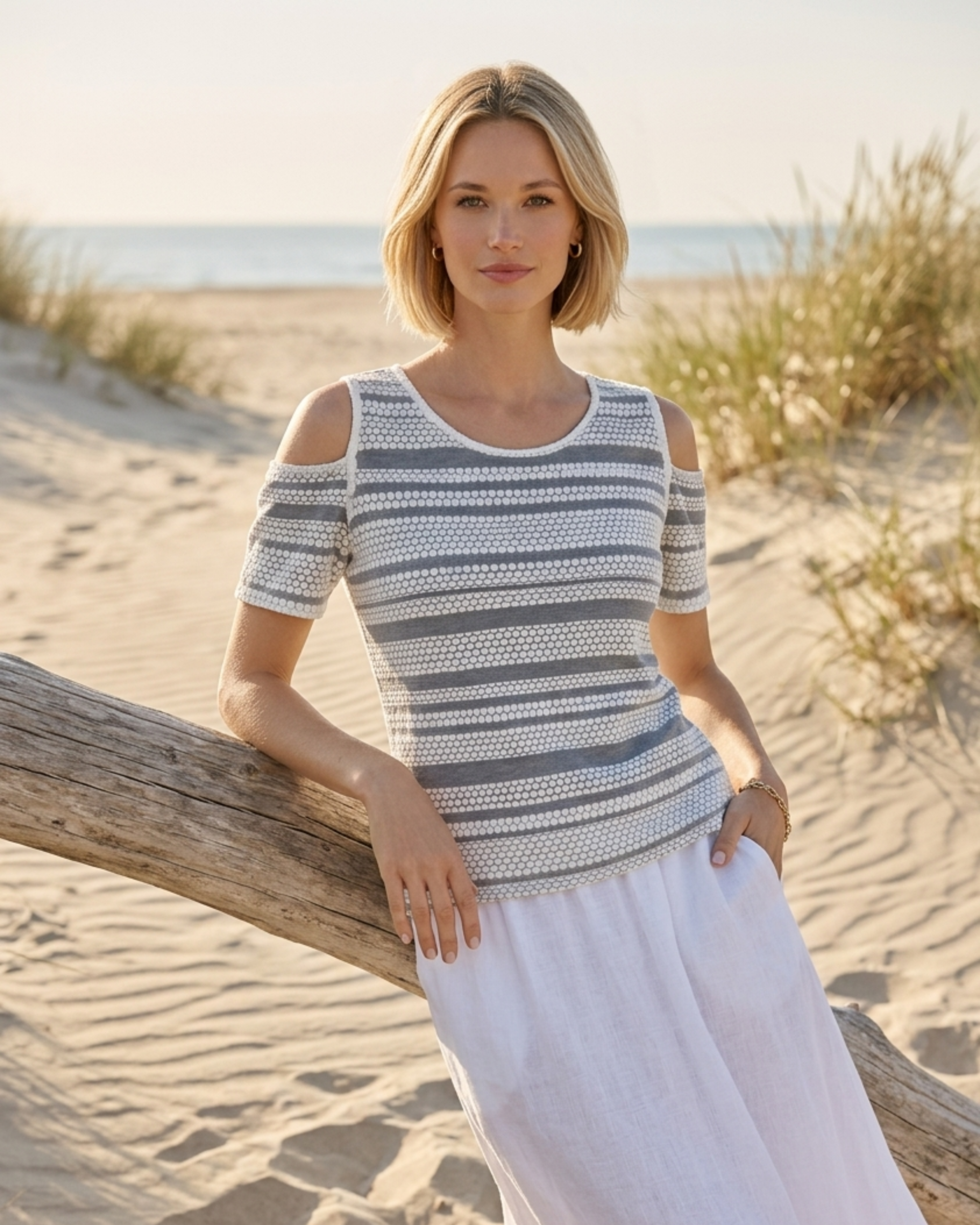 Blusa blanca translúcida