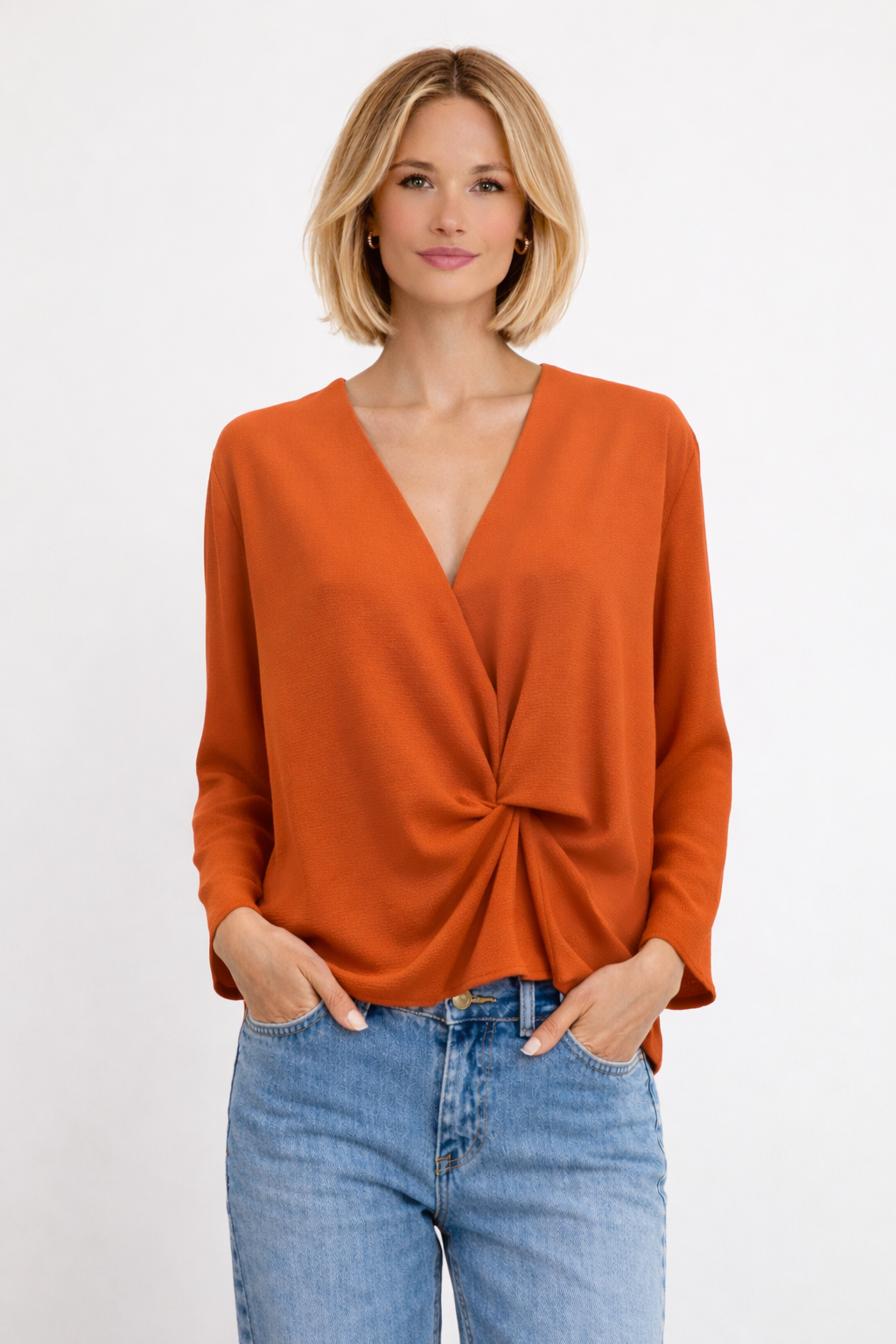 Blusa terracota drapeada con escote en V